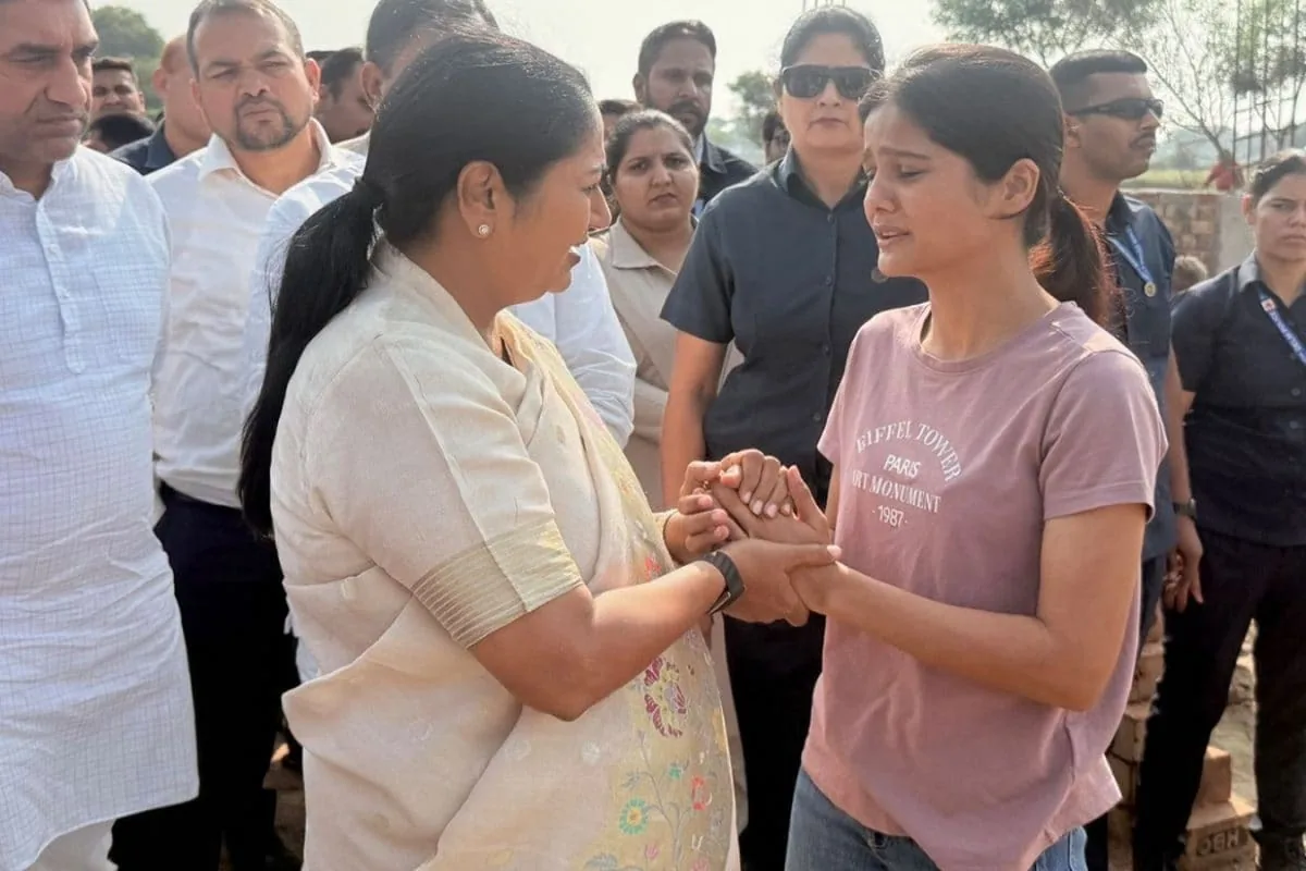 एनिमल एक्टिविस्ट जागृति के शेल्टर पर हथोड़ा चलाने वाले JE को CM रेखा गुप्ता ने नहीं बख्‍शा, कराया सस्‍पेंड