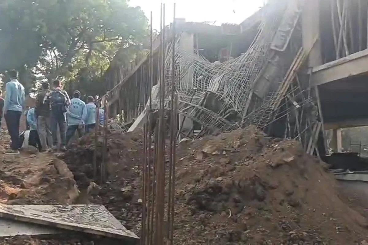 ग्वालियर में गिरी निर्माणाधीन सीएम राइज संदीपनि स्कूल की छत, शटरिंग खोलते समय बड़ा हादसा