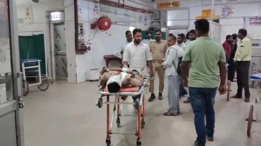 दो बाइकों की आमने-सामने टक्कर में सिपाही गंभीर घायल, लखनऊ रेफर