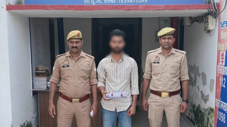 पुलिस ने वांछित आरोपी को पकड़ा, .303 बोर का तमंचा बरामद
