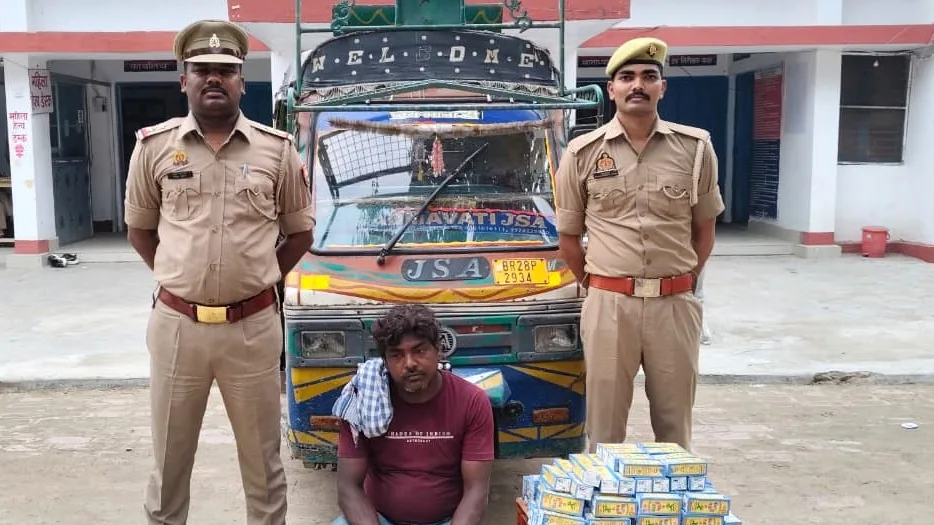 पुलिस ने टेंपो से बरामद की 72 लीटर देशी शराब,चालक गिरफ्तार